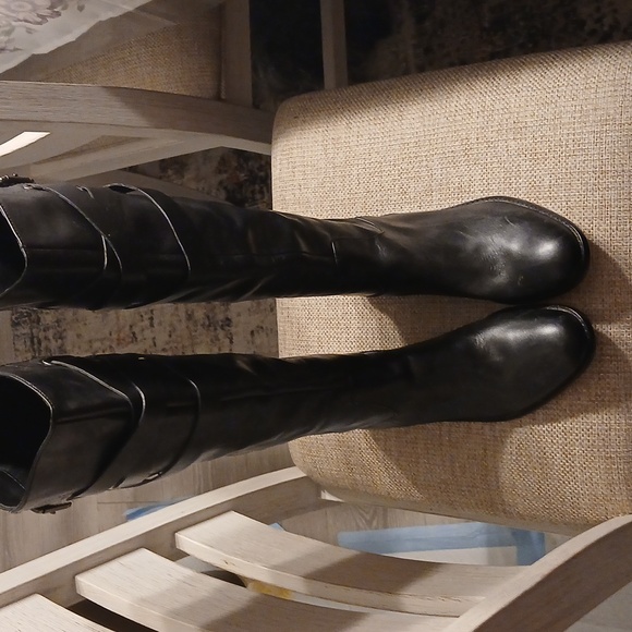 Women's Short Heeled Coach Boots Size 9B - Picture 1 of 8